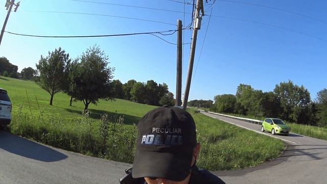Cop Distracted by Phone Hits Me Head On смотреть онлайн