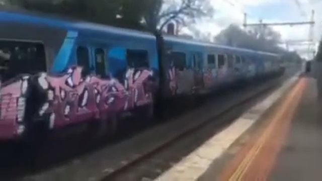 Comeng train through Seddon, on to Geelong. Please subscribe and like. смотреть онлайн