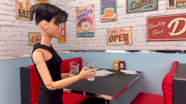 Emily & Friends: “You’re Dating My Ex?” (Episode 24) - Barbie Doll Videos смотреть онлайн