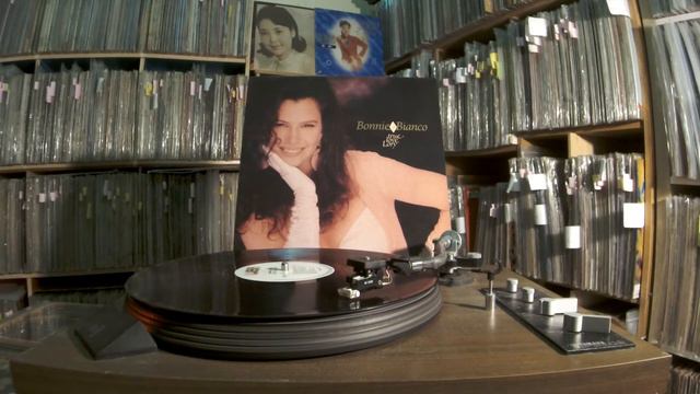 Bonnie Bianco -- Don't Leave Me Here Without You смотреть онлайн