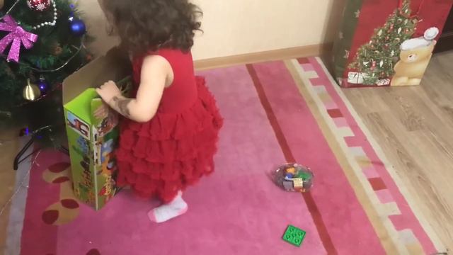 Vlog: Новый год 2017. Подарок для Алисы от деда мороза . Lego duplo/New Year 2017 gift from Santa смотреть онлайн