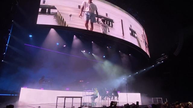 10/31/21 - LANY sings “if this is the last time” to parents on stage in hometown *FIRST TIME LIVE* смотреть онлайн