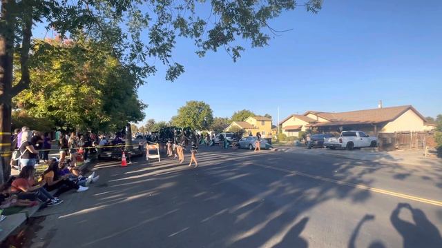 Livingston MS Marching Band and Colorguard - Genius / Livingston High School Homecoming Parade 2022 смотреть онлайн