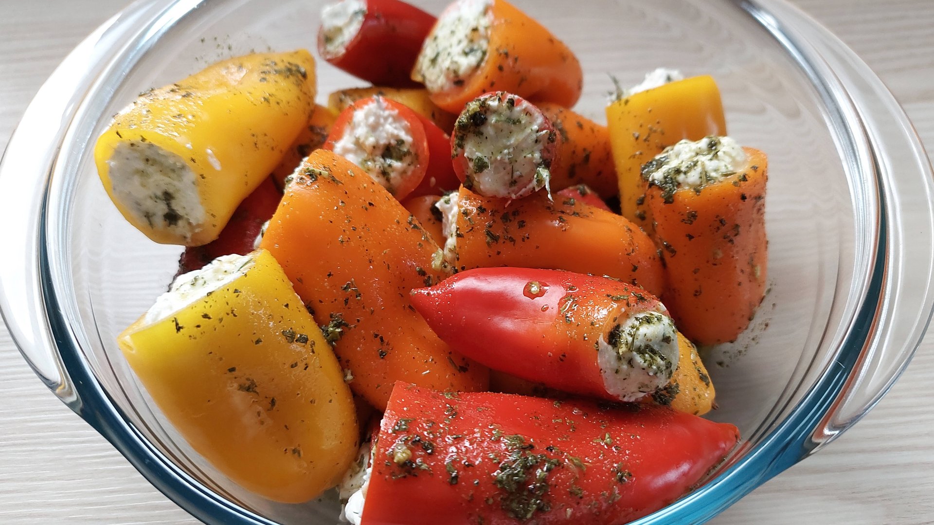 Вкуснейшая закуска - фаршированные перчики. Мини-перчики с сыром фета. Антипасти. смотреть онлайн