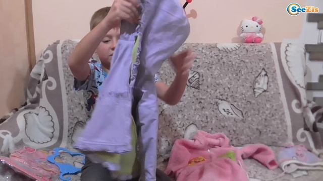 Прогулка с Беби Бон, Игорьком и Ариной. Одеваем Куклу Видео для детей Doll Baby Born смотреть онлайн