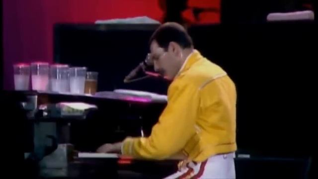 QUEEN IN THE LAP OF THE GODS Live at Wembley Stadium July 1986 смотреть онлайн