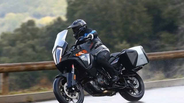 WOW!! KTM 1290 SUPER ADVENTURE S Review! смотреть онлайн