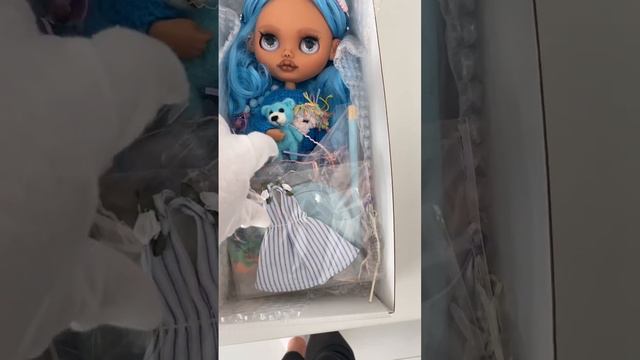 Уезжает в Калифорнию! #кукла #куклавподарок #dolls #blythe #blythecustom #california #blythedoll смотреть онлайн
