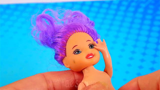 24 DIY Barbie Quarantine Miniatures: iPhone cases, Mask, Hairclips and more смотреть онлайн