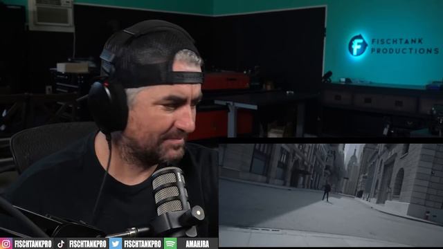 Falling In Reverse - "Last Resort" (Rock Artist Reaction) смотреть онлайн