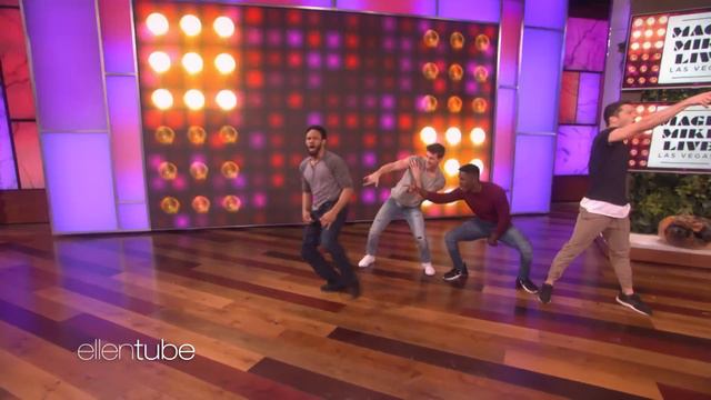 tWitch & 'Magic Mike Live' Hunks Heat Up Valentine's Day смотреть онлайн