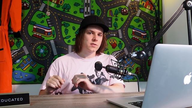 Youtuber's “Police Prank” Shuts Down Time Square... смотреть онлайн
