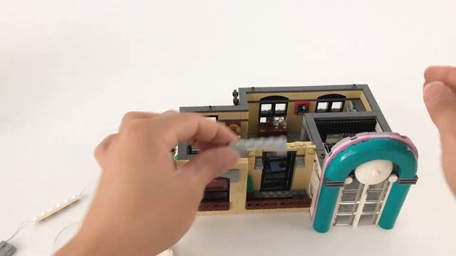【LGK42 Installation Video】Lightailing - Lego Creator Downtown Diner 10260 смотреть онлайн