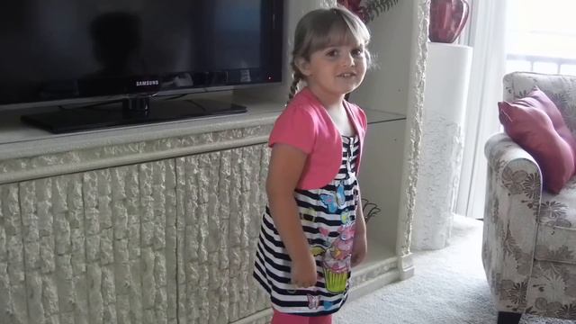 Adriana 4 years old singing Grenade...no music...from memory! смотреть онлайн