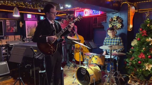 Sweet and Lovely - Ben Holt Trio смотреть онлайн