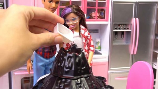 Barbie Dreamhouse Science Experiment & Sister Spies!