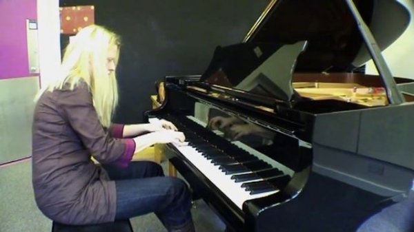 Valentina Lisitsa plays Rachmaninoff Prelude in b minor, Op.32, no10