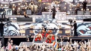 Robbie Williams - Let me entertain you ( Live at Knebworth )