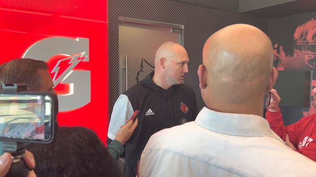 Offensive Line coach Richard Owens talks spring practice смотреть онлайн
