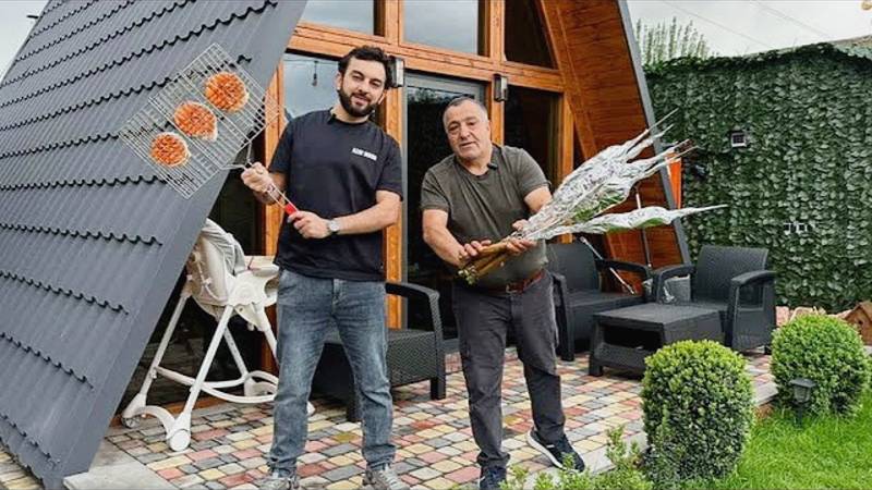 Свиные ребрышки с картофелем и луком на шампурах в фольге на мангале смотреть онлайн