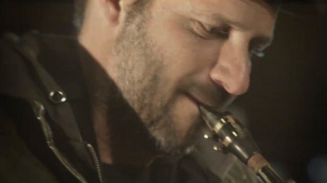 Antonio Hidalgo & Ciscu Llorens: Descalzo sobre la hierba смотреть онлайн