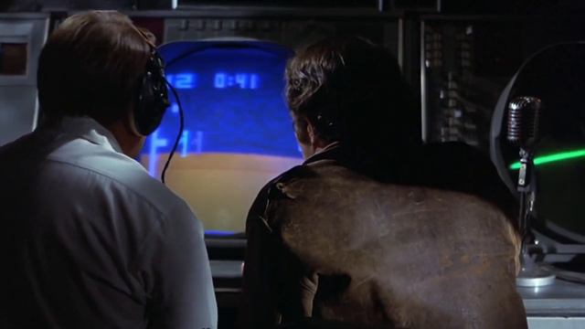 Jonathan Banks (Mike Ehrmantraut Breaking Bad/Saul) - Airplane! Radar Scenes. Chicken In Microwave!