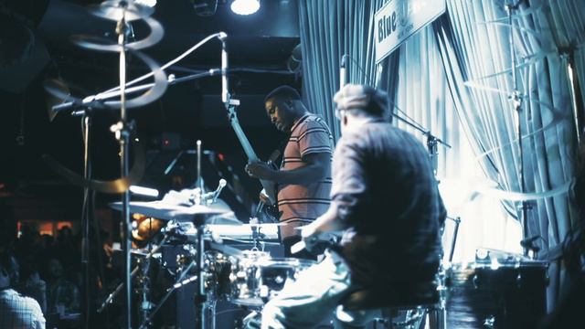 Robert Glasper Trio at The Blue Note with Derrick Hodge and Chris Dave смотреть онлайн