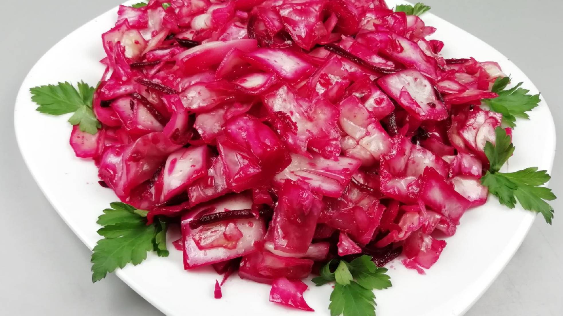 ПОЛ КОЧАНА КАПУСТЫ И ОДНА СВЕКЛА!Самый простой,Бюджетный и СЛИШКОМ ВКУСНЫЙ САЛАТ ПО - Корейски смотреть онлайн