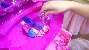 Алиса и Яна как принцесса Бэлль собираются на вечеринку принцесс