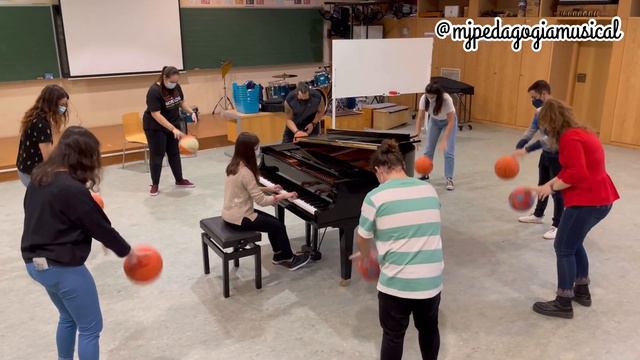 🏀 Ejercicios musicales con Pelotas de baloncesto 🏀 смотреть онлайн