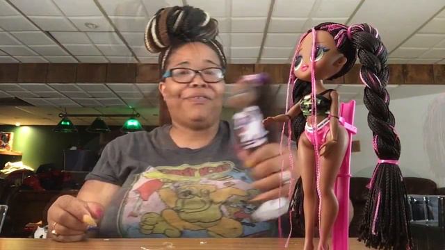 UNBOXING LOL SURPRISE O.M.G REMIX HONEYLICIOUS DOLL IS IT WORTH $34.99 | & CONVERSATION смотреть онлайн