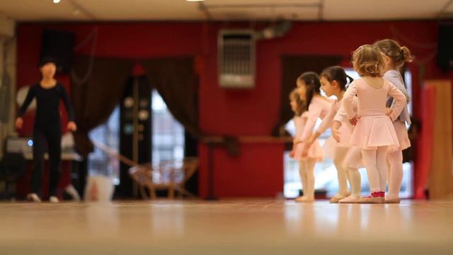 Sofia's favorite ballet teacher Miss Annie Au смотреть онлайн