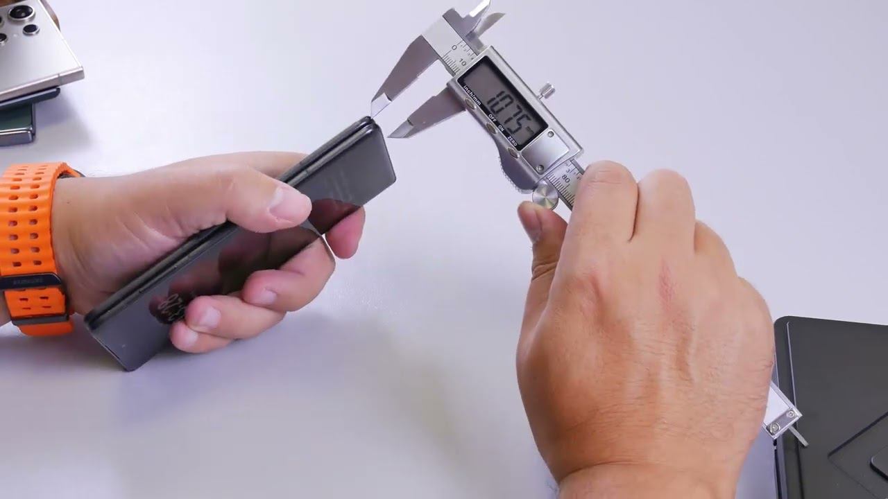 Измеряем штангенциркулем самый тонкий смартфон с гибким экраном смотреть онлайн