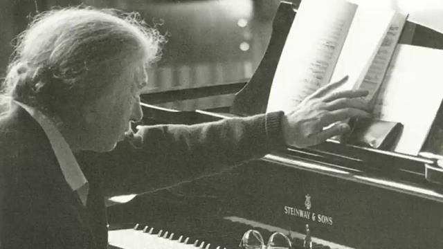 Clara Haskil plays Schumann's Waldszenen (1954 recording) смотреть онлайн