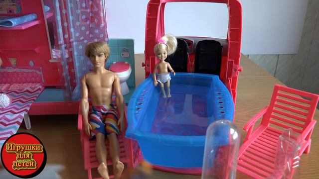 Кен купил Роборыбку, тест в бассейне игрушки Барби от Mattel Barbie Life in The Dreamhouse Camper смотреть онлайн