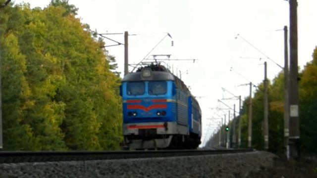 ЧС4-197 ведет пассажирский поезд Киев - Барановичи смотреть онлайн