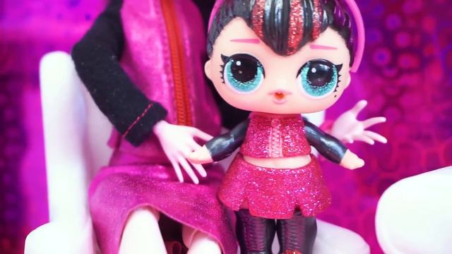 HAIRDORABLES КУКЛЫ С ПРИЧЕСКАМИ vs ЛОЛ СЮРПРИЗ ЧЕЛЛЕНДЖ! Кто КРУЧЕ Мультик LOL Surprise для Девочек смотреть онлайн