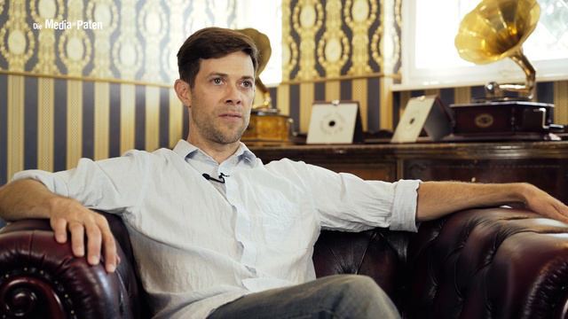 Bastian Sierich - Interview mit der Stimme von Rami Malek (Mr. Robot), Alberto Ammann смотреть онлайн