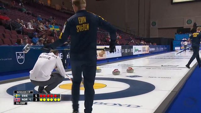 #wmcc2022 Split screen: Daniel Magnusson vs Rasmus Wranå's tippy toes broom lean sweeping technique смотреть онлайн