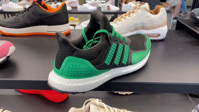 LEGO X Adidas Ultraboost DNA (Core Black/Green/Core Black) смотреть онлайн
