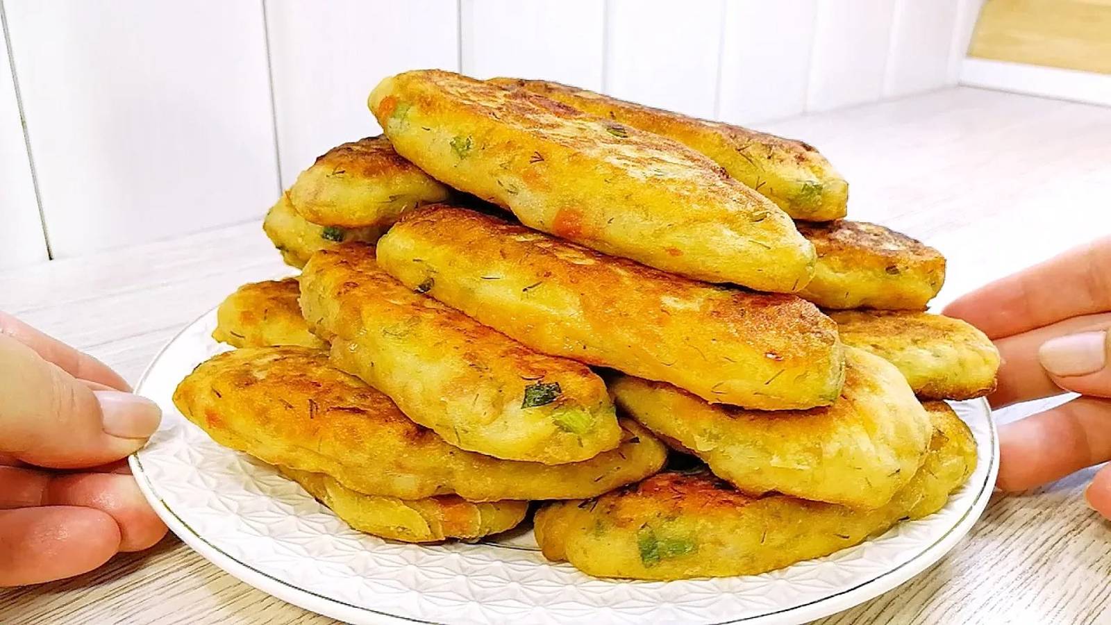 ГОРА ЛЕНИВЫХ ПИРОЖКОВ - Хоть на сковороде, Хоть в духовке! смотреть онлайн