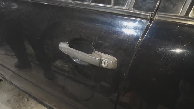 Как снять наружную ручку передней двери в автомобиле Лада Гранта 2012г смотреть онлайн