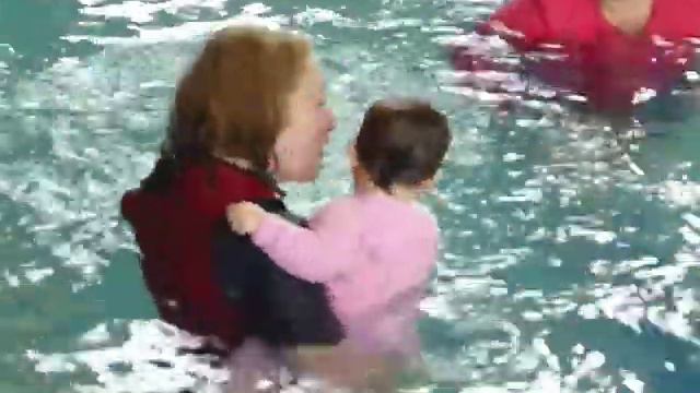 Elizabeth Swimming I смотреть онлайн