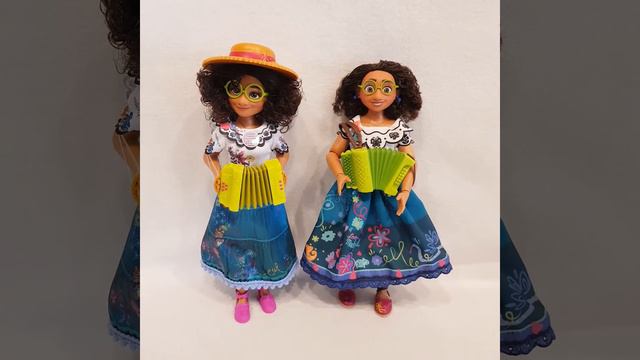 Disney Encanto Singing Dolls Jakks Und Disney Store Mirabel