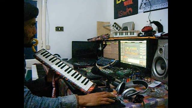 ThE BreaDWinneRs MeeT DuB WaVe -Corporation Dub (Melodica Version) + version смотреть онлайн