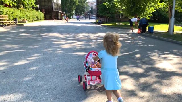 Мила КАК МАМА и Беби Бон гуляют в парке смотреть онлайн