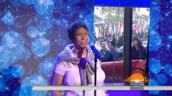 Aretha Franklin singing at last Friday October 3rd 2014