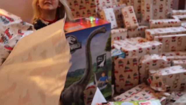 CHRISTMAS DAY SPECIAL OPENING PRESENTS!