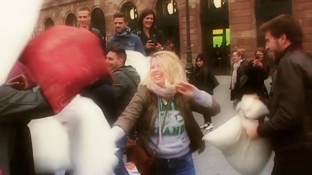 STRASBOURG Pillow Fight Day 2014 смотреть онлайн