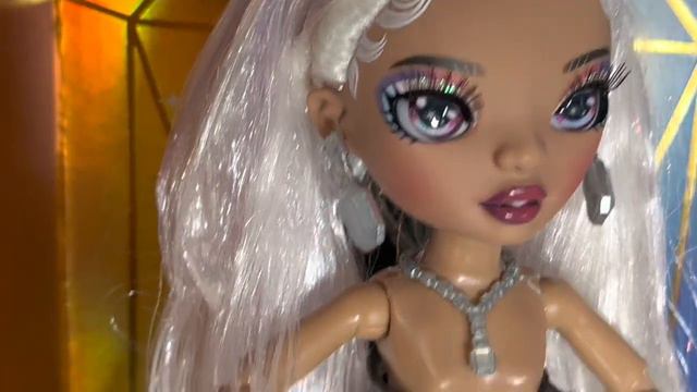 Unboxing and review of Rainbow High’s Roxie Grand смотреть онлайн